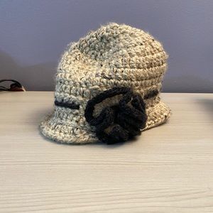 Wool hat with flower